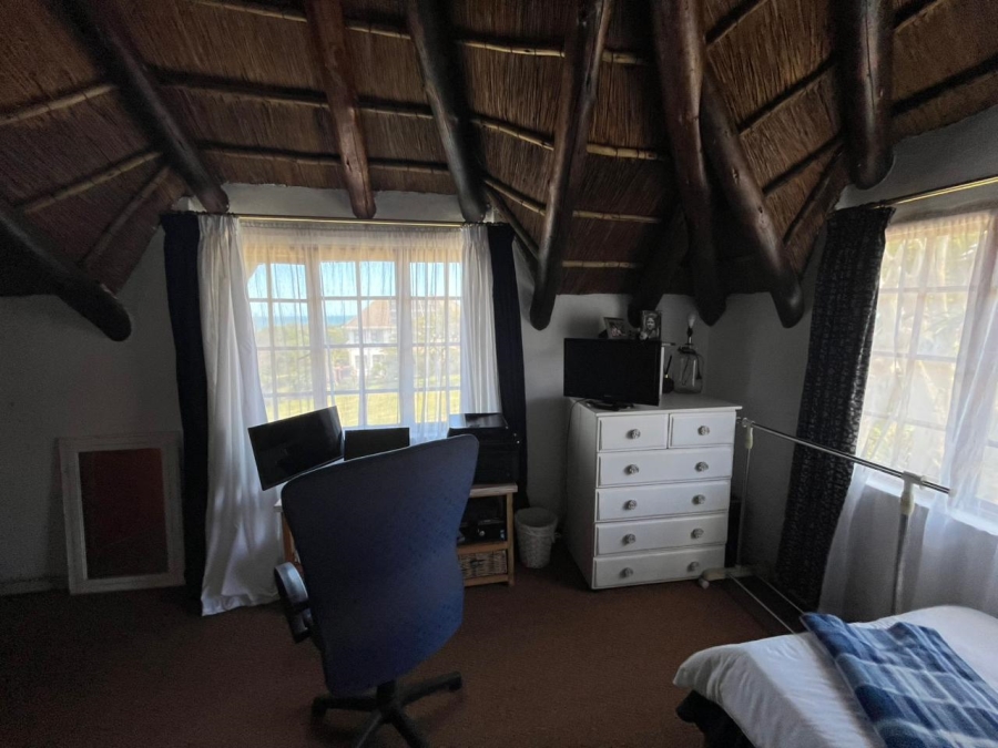 3 Bedroom Property for Sale in Cove Rock Eastern Cape